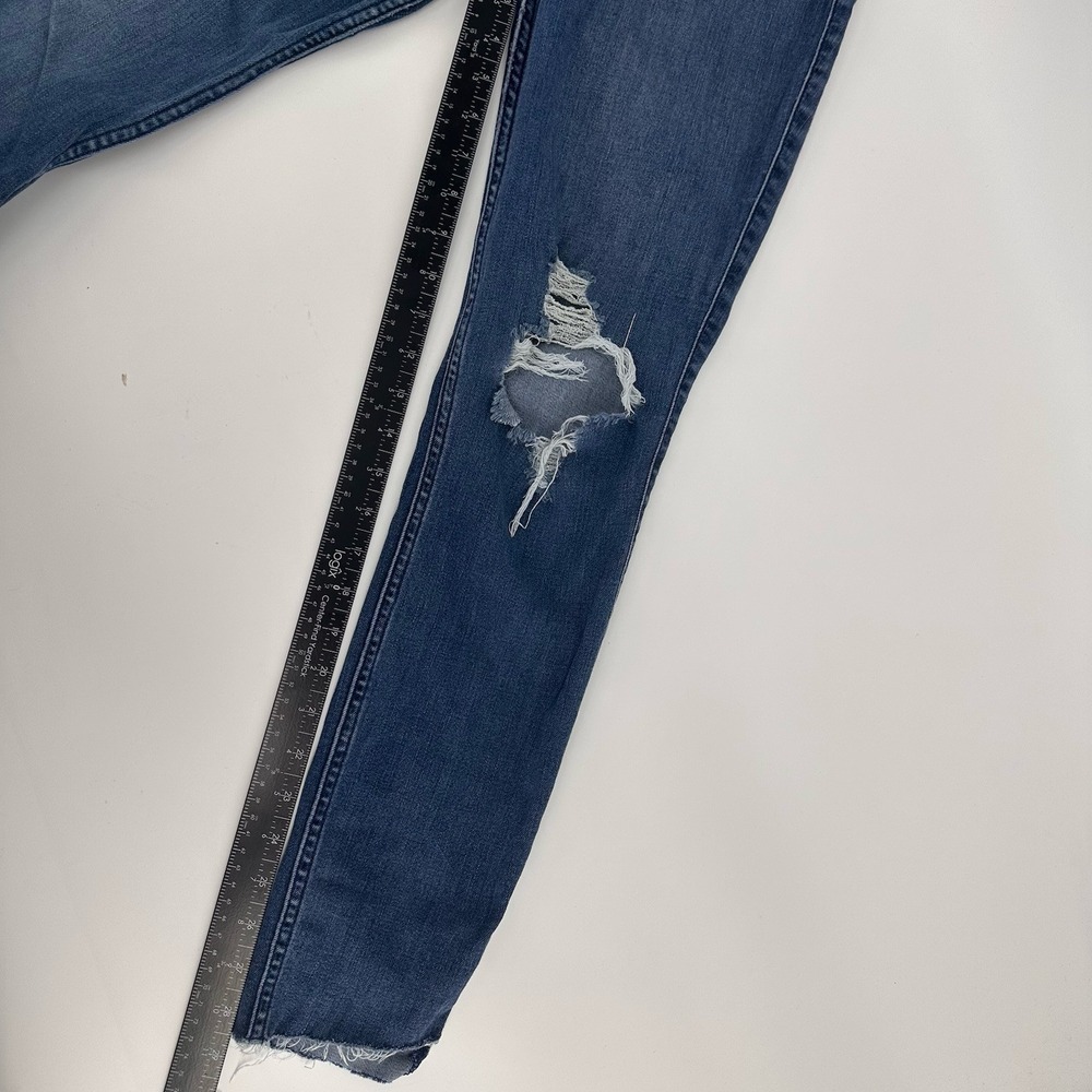 Hollister Ultra High-Rise, Super Skinny 30x30 Ripped Style Soft Stretch - Picture 10 of 11
